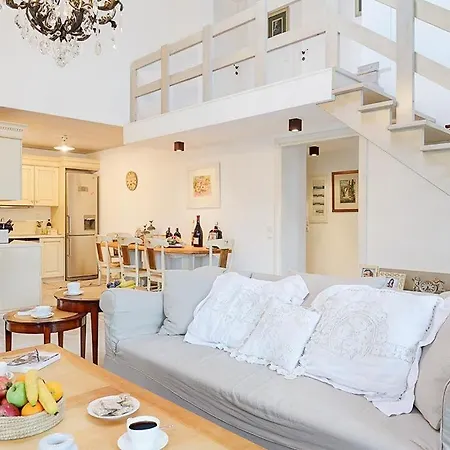 Sleeps 8 Pool Air Con Wifi