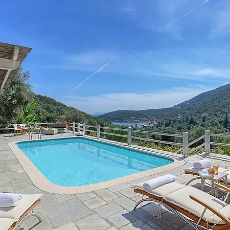 Sleeps 8 Pool Air Con Wifi