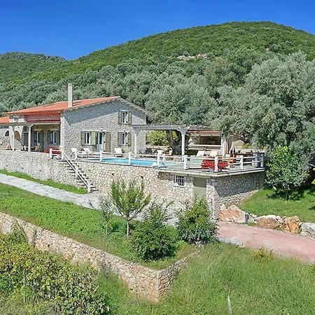 Sleeps 8 Pool Air Con Wifi * Sývota
